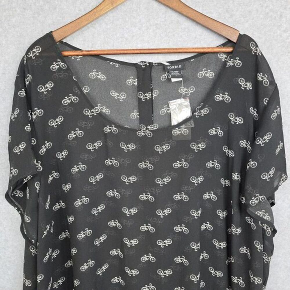 Torrid Top Blouse Womens Size 4 Black White Sheer Short Sleeve Bicycle Print NWT - Picture 4 of 13